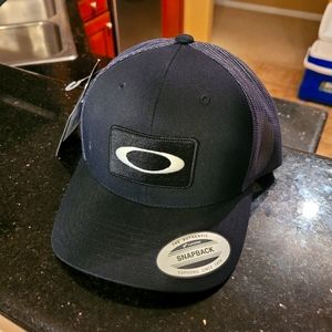 Oakley Trucker Hat Snapback